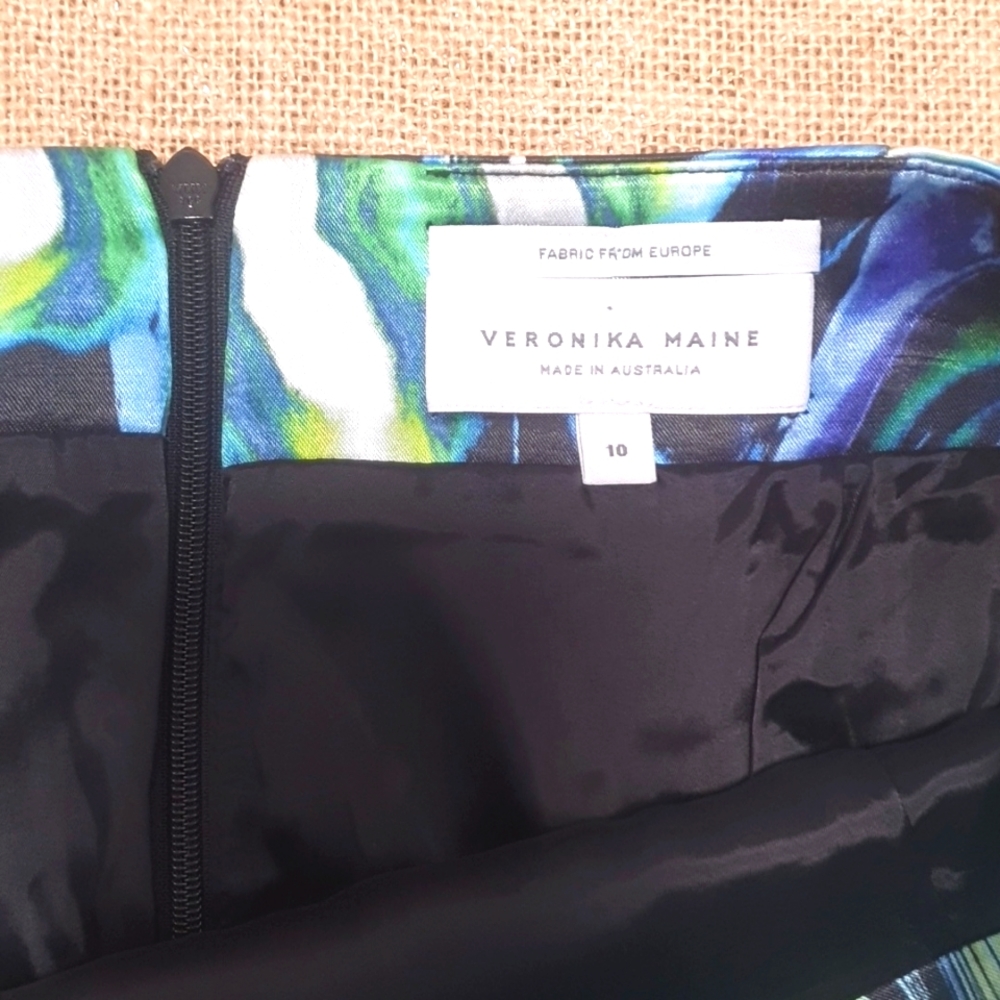 Veronika Maine Size 10 Satin Feel Blue Swirl Skirt - Picture 3 of 5